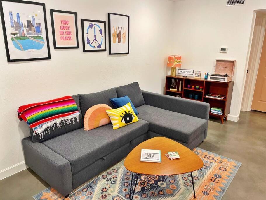 Apartment Instagrammable Walkable To All In Austin!