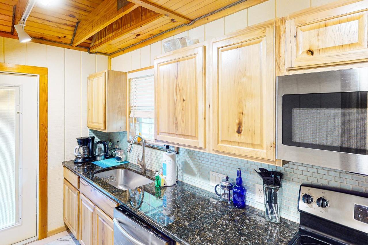 Holiday home Cabin-style Book House & Writing Barn Austin