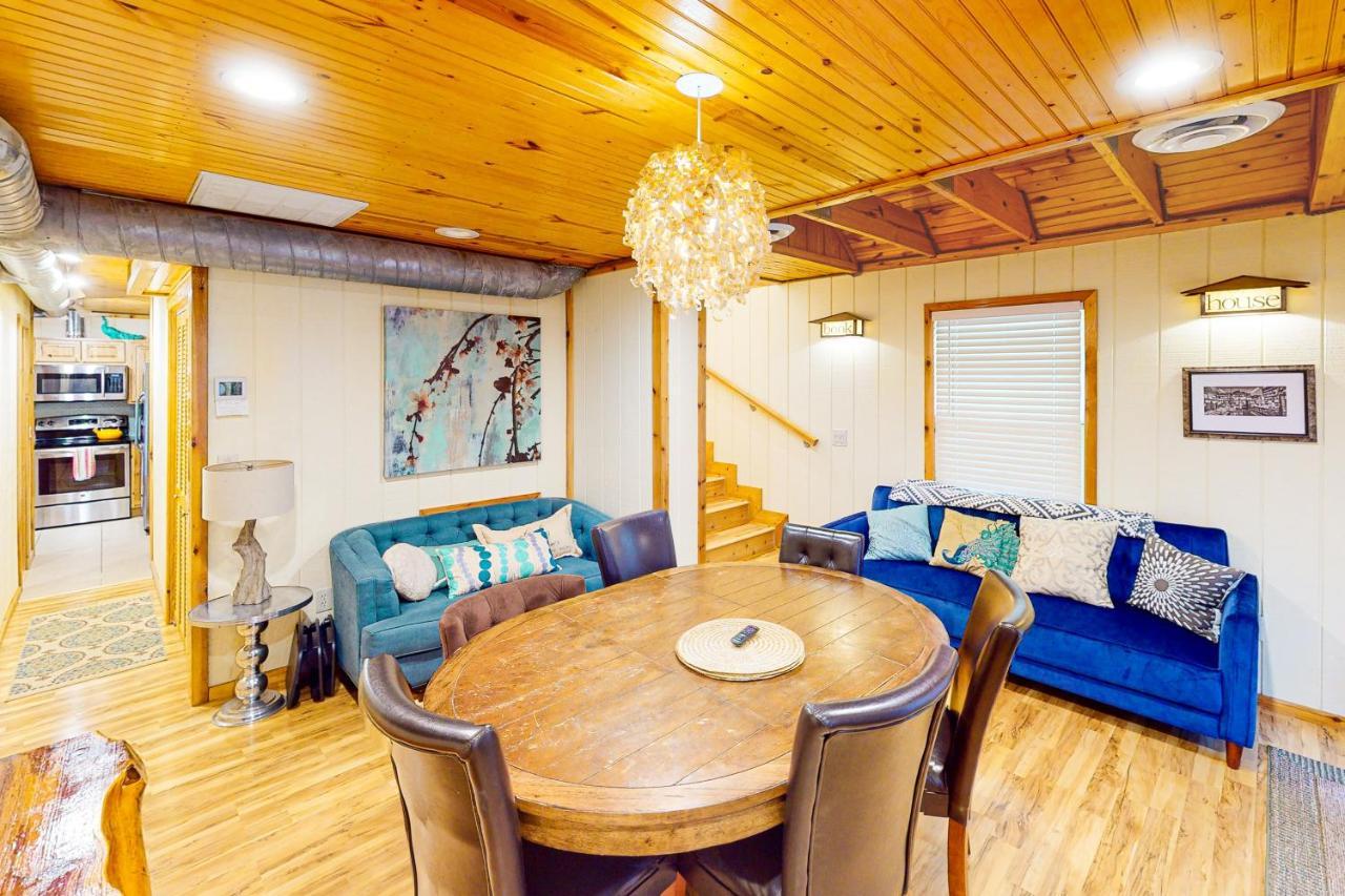 Holiday home Cabin-style Book House & Writing Barn Austin