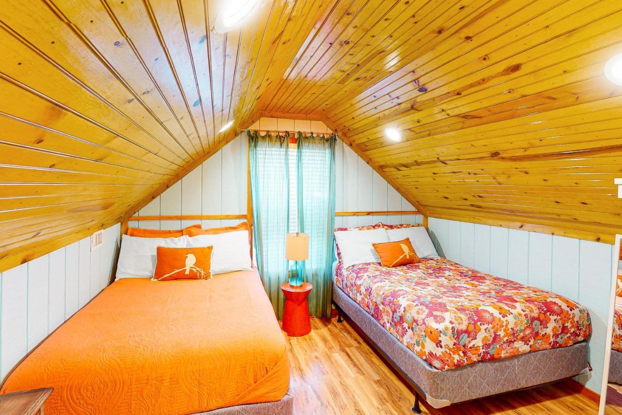 Cabin-style Book House & Writing Barn Holiday home