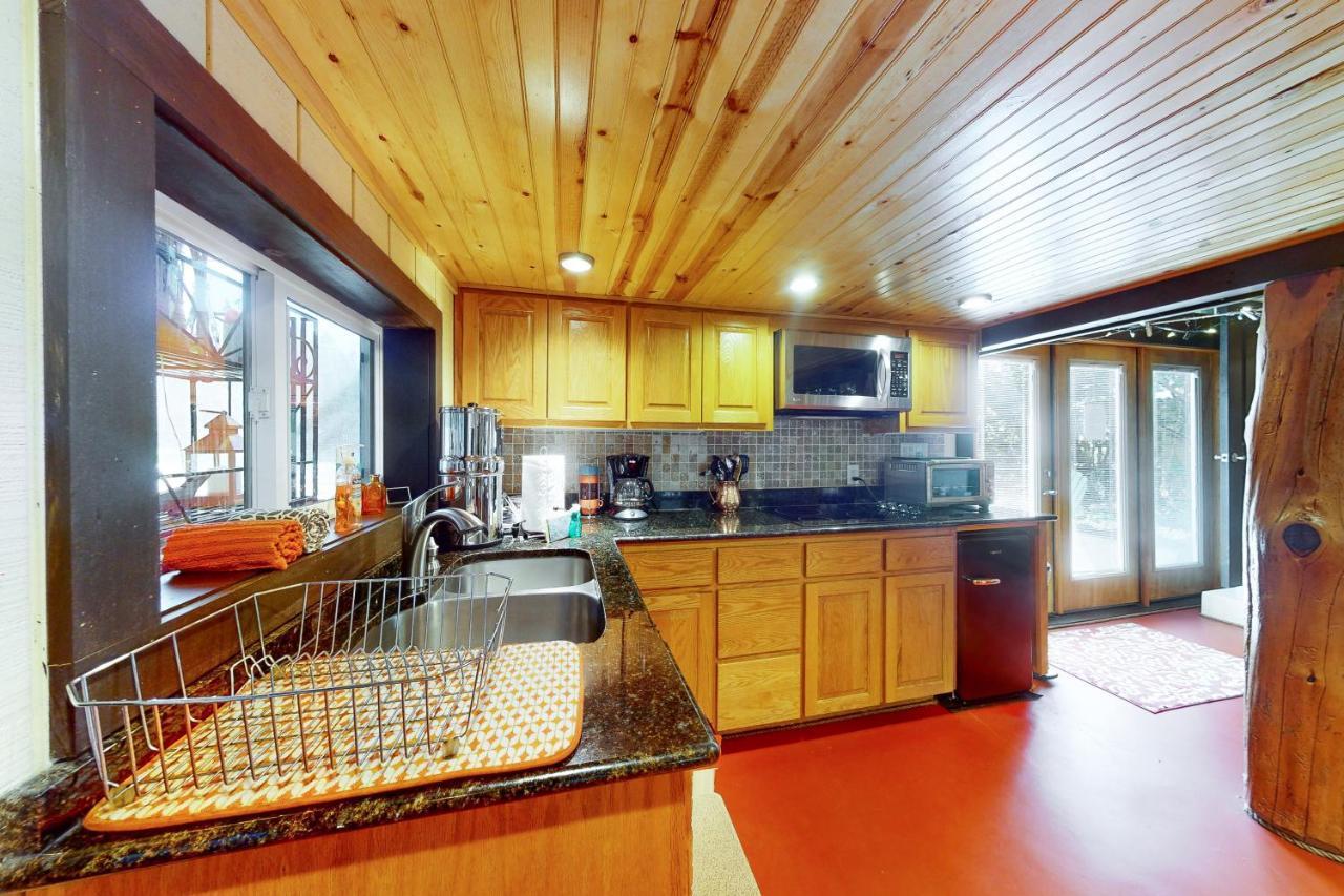 Holiday home Cabin-style Book House & Writing Barn