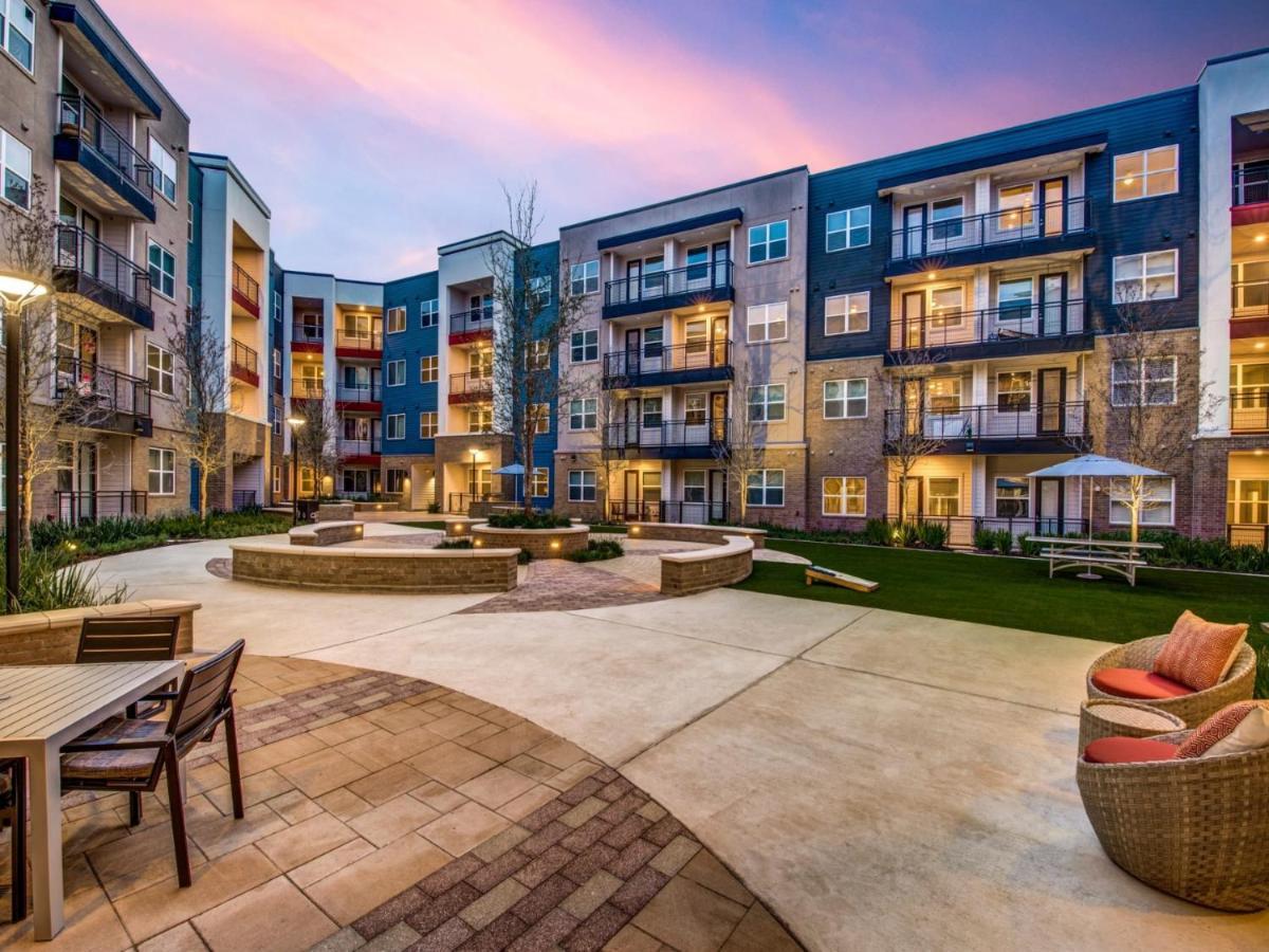 Modern & Chic 1br Luxury Apts Close To Downtown & Airport Apartment *