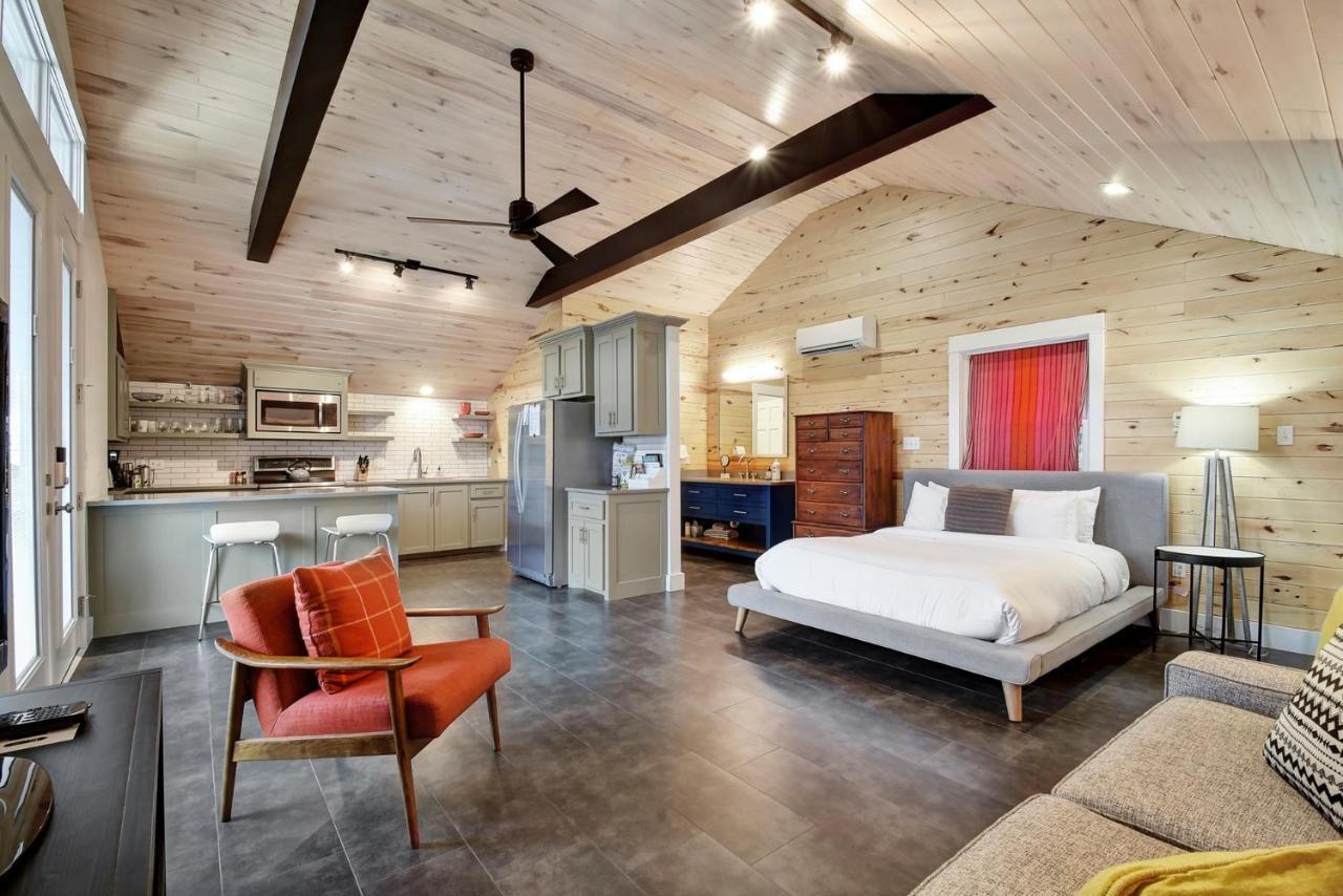 The Soco Studio By Lodgewell - 2 Cute 2 B 4 Gotten Austin