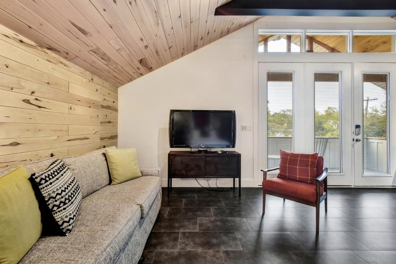 The Soco Studio By Lodgewell - 2 Cute 2 B 4 Gotten Apartment