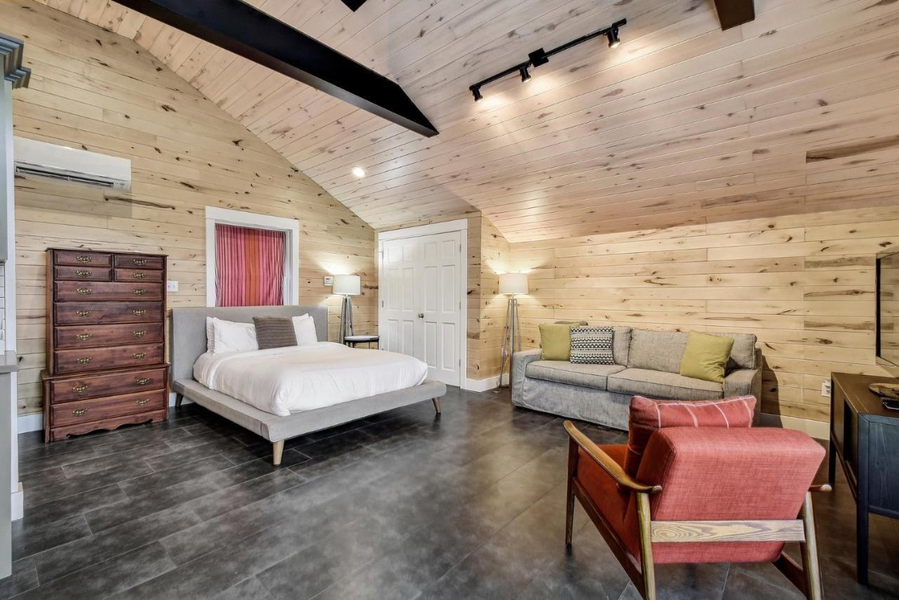 The Soco Studio By Lodgewell - 2 Cute 2 B 4 Gotten