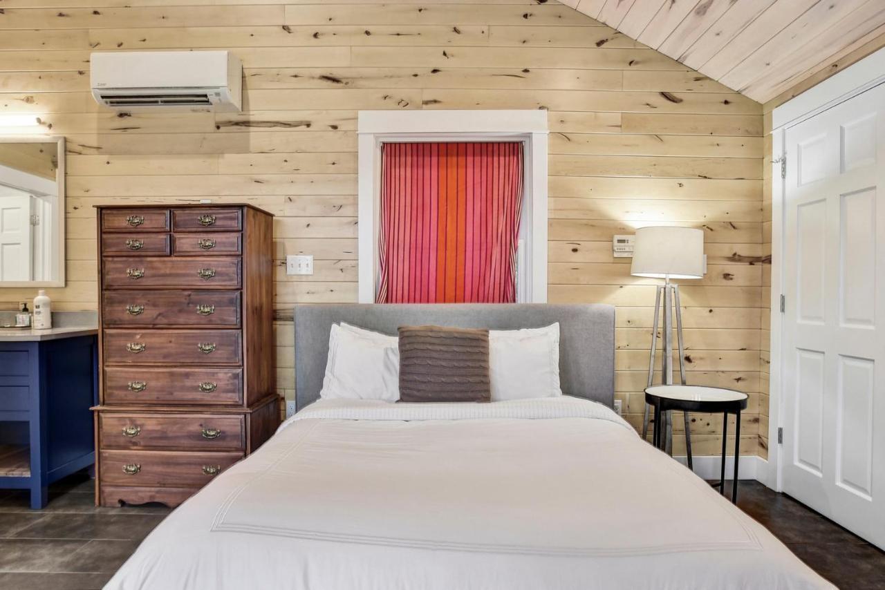 The Soco Studio By Lodgewell - 2 Cute 2 B 4 Gotten *