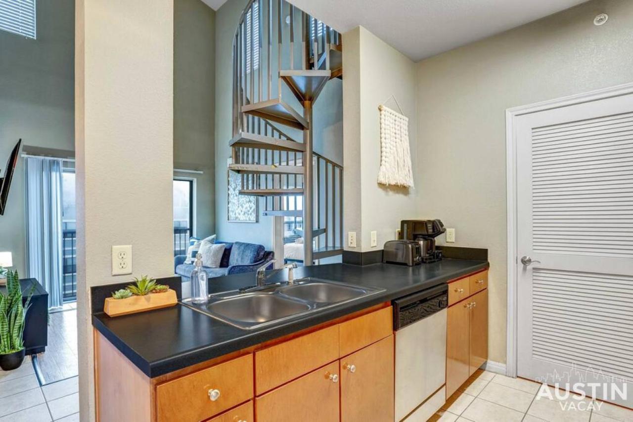 Fun Location Elevator Full Kitchen Laundry Apartment *