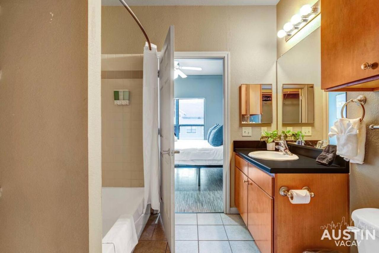 Fun Location Elevator Full Kitchen Laundry Apartment