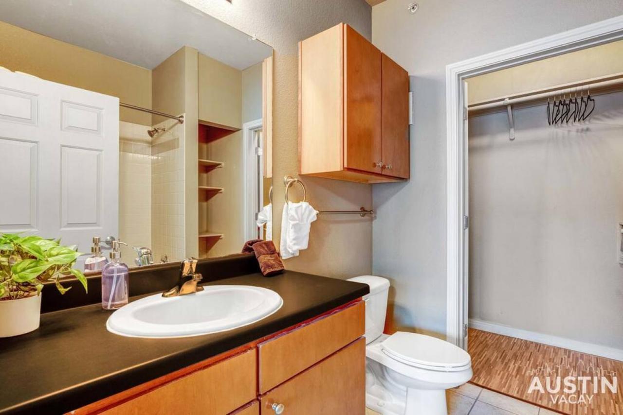 Fun Location Elevator Full Kitchen Laundry *