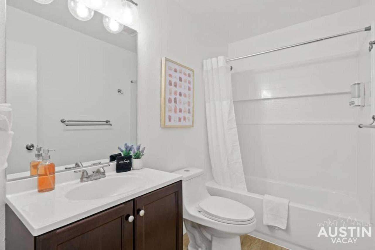 Holiday home Take Your Pets On The Nearby Trail Or Shared Yard Austin