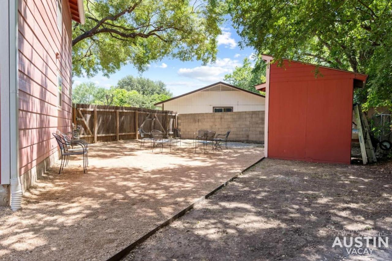 Take Your Pets On The Nearby Trail Or Shared Yard * Austin