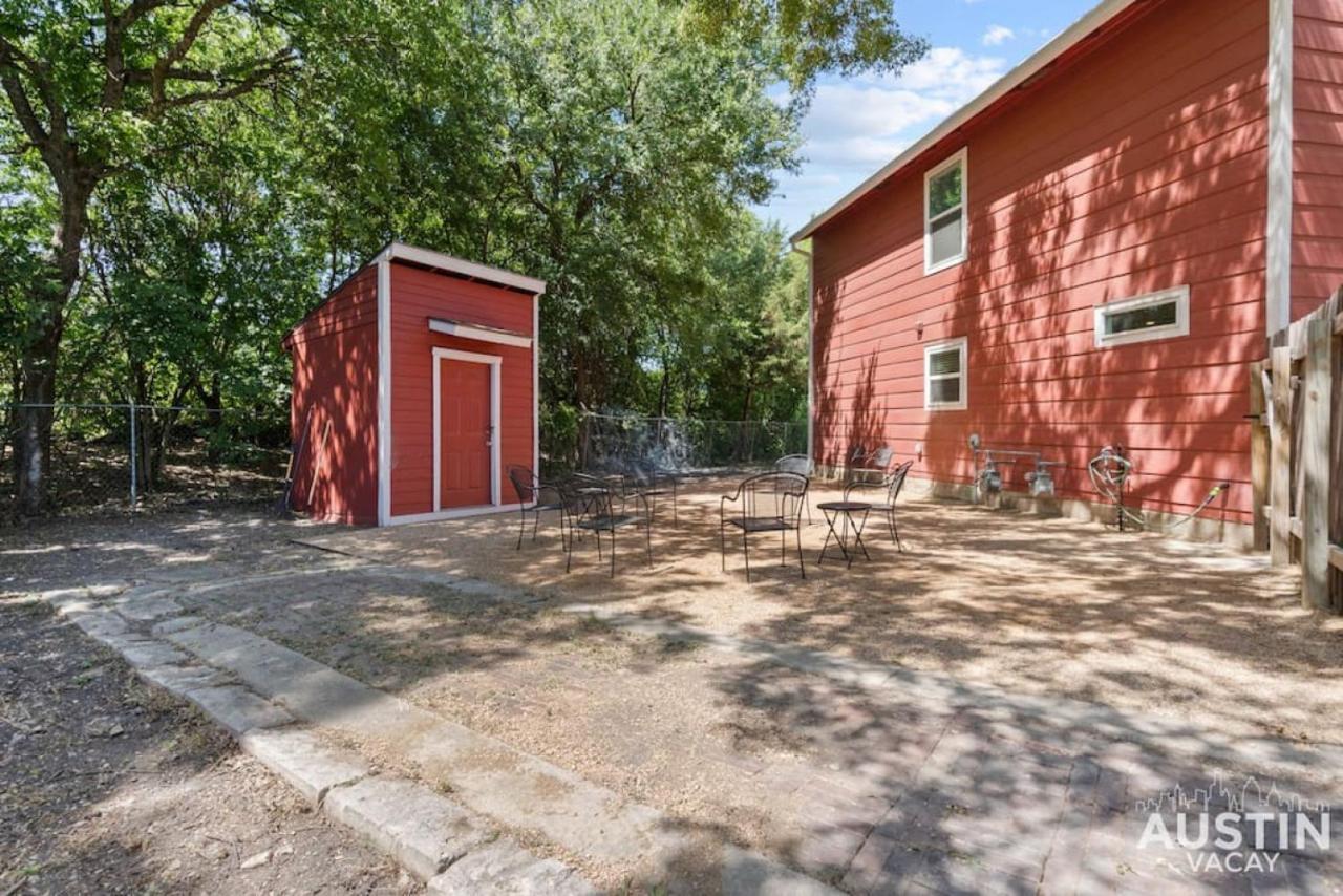 Take Your Pets On The Nearby Trail Or Shared Yard * Austin