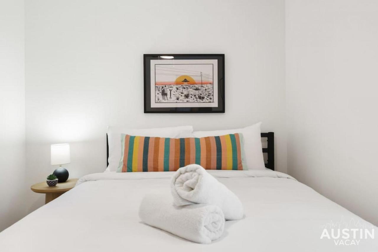 Take Your Pets On The Nearby Trail Or Shared Yard Holiday home *