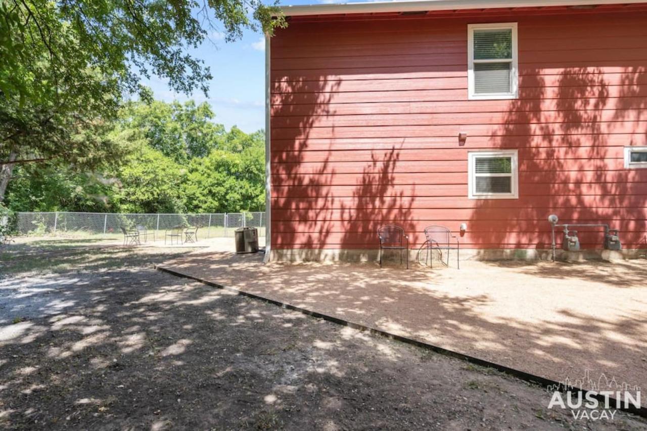 Take Your Pets On The Nearby Trail Or Shared Yard Austin