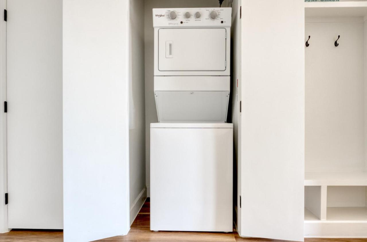 East 1br W Gym Pool Wd Nr Shops Atx-129 Apartment Austin