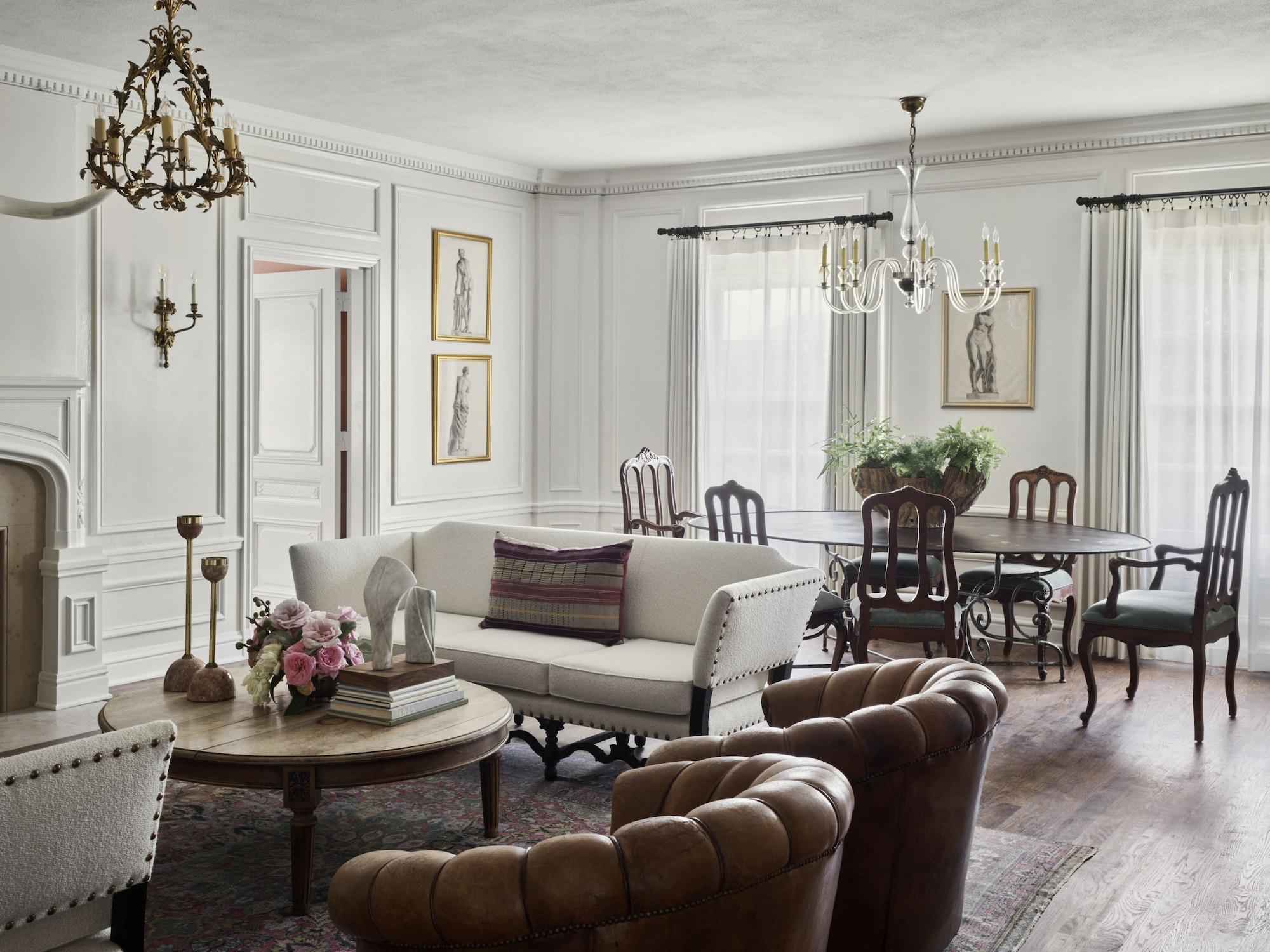 Commodore Perry Estate, Collection Austin