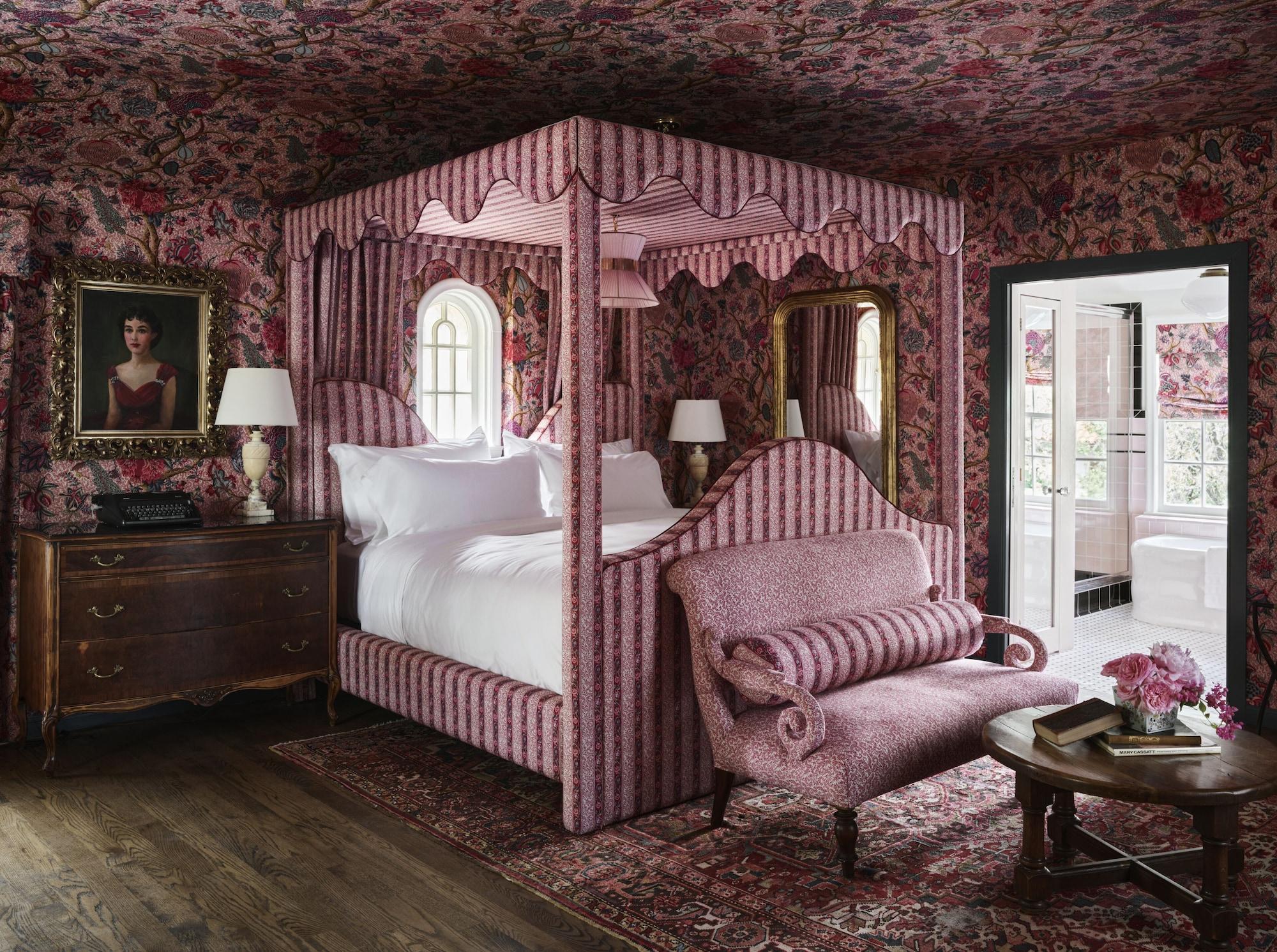 Commodore Perry Estate, Collection Hotel