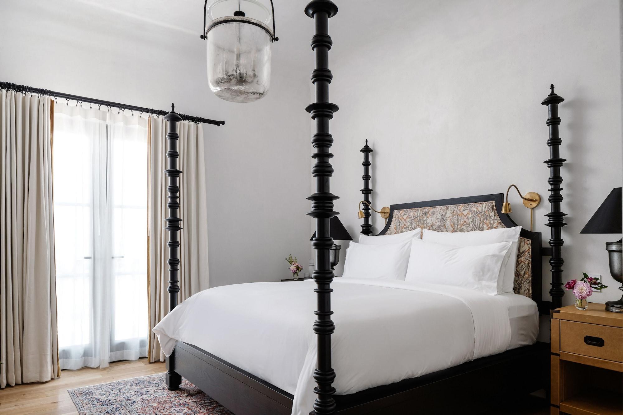 Commodore Perry Estate, Collection Hotel
