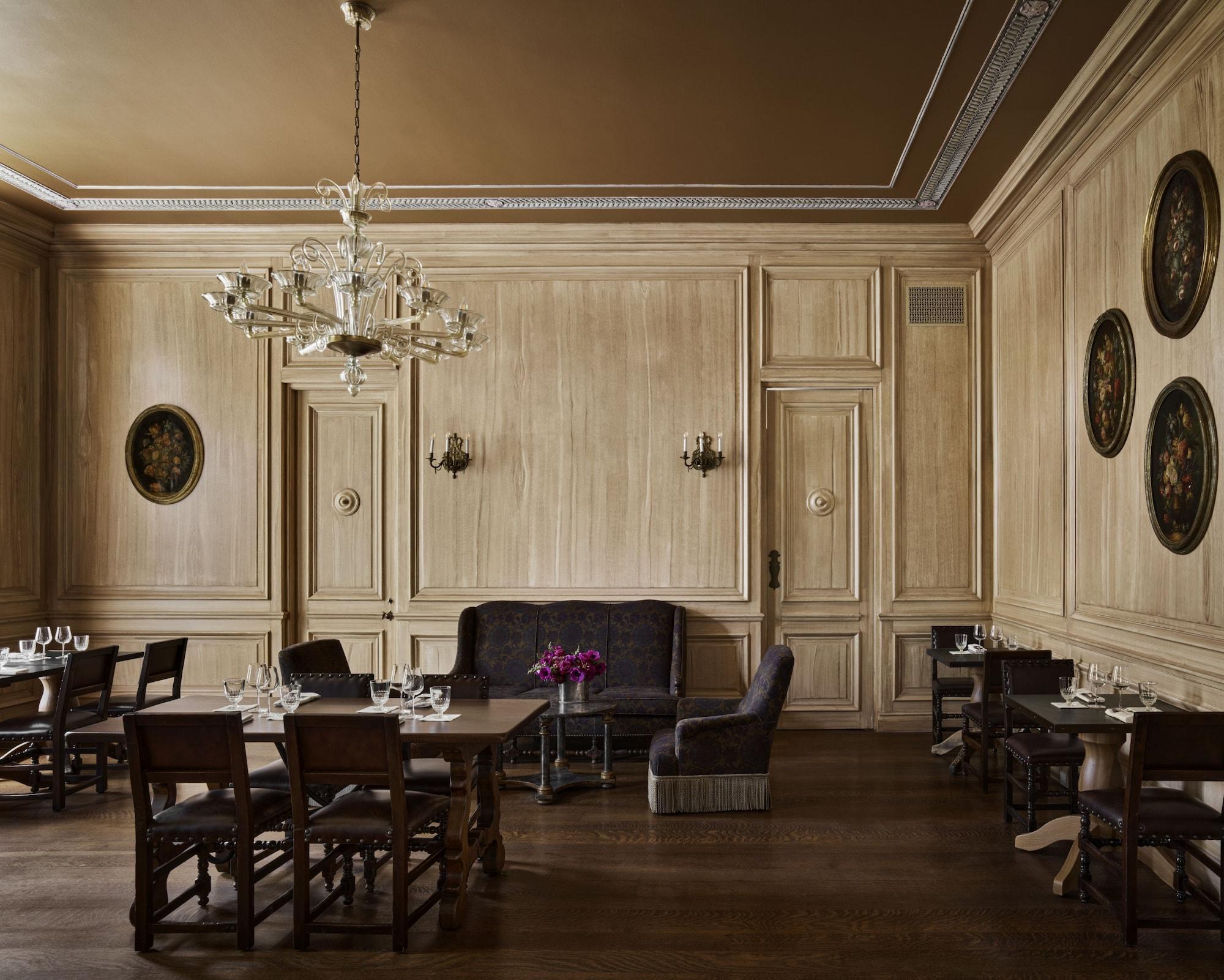 Commodore Perry Estate, Collection Hotel Austin