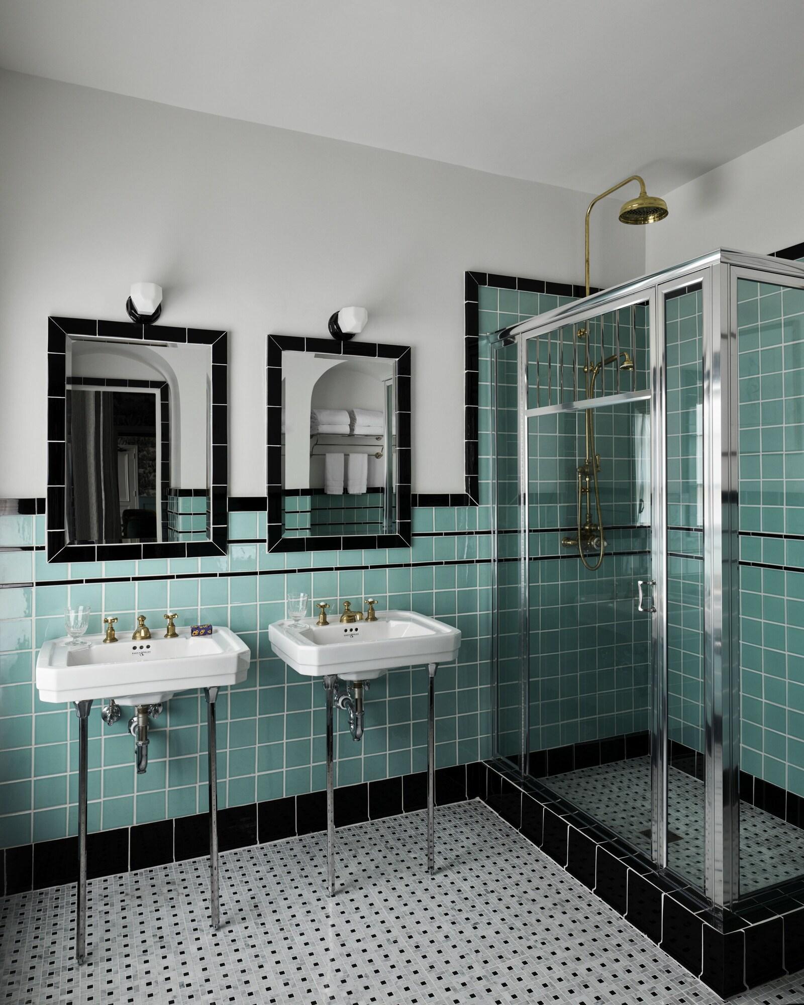 Commodore Perry Estate, Collection 5* Austin