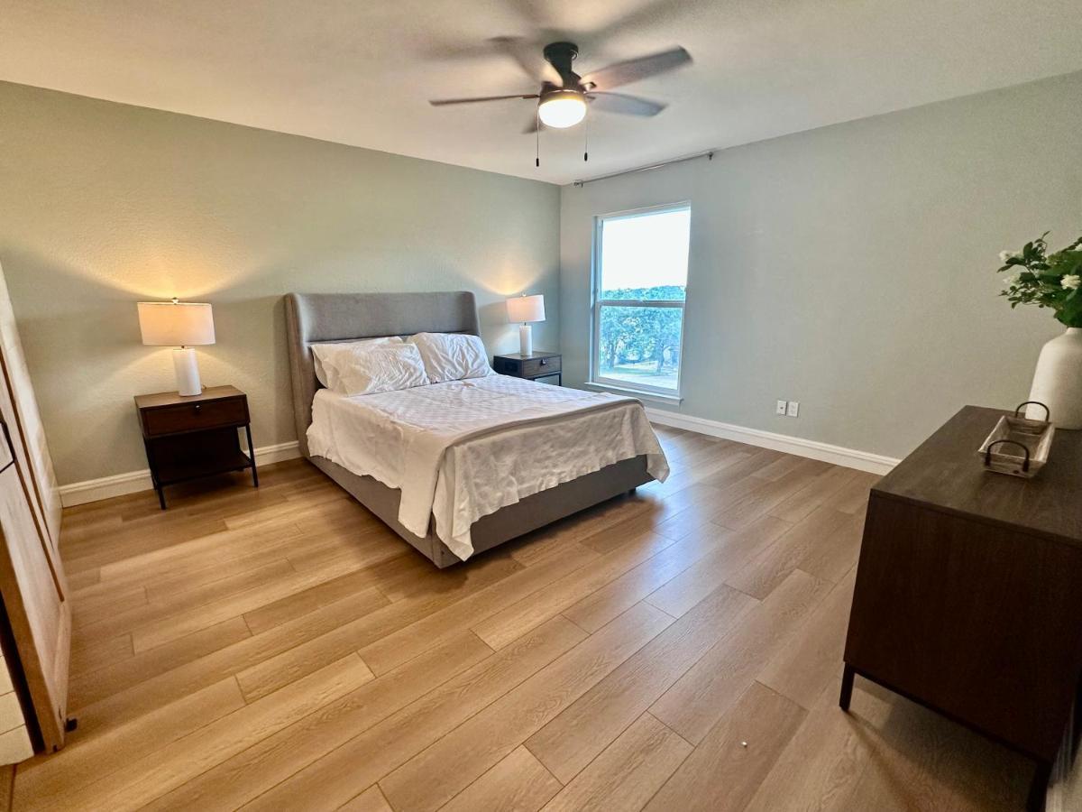 Cozy Oak Hill Retreat With Pool Holiday home *