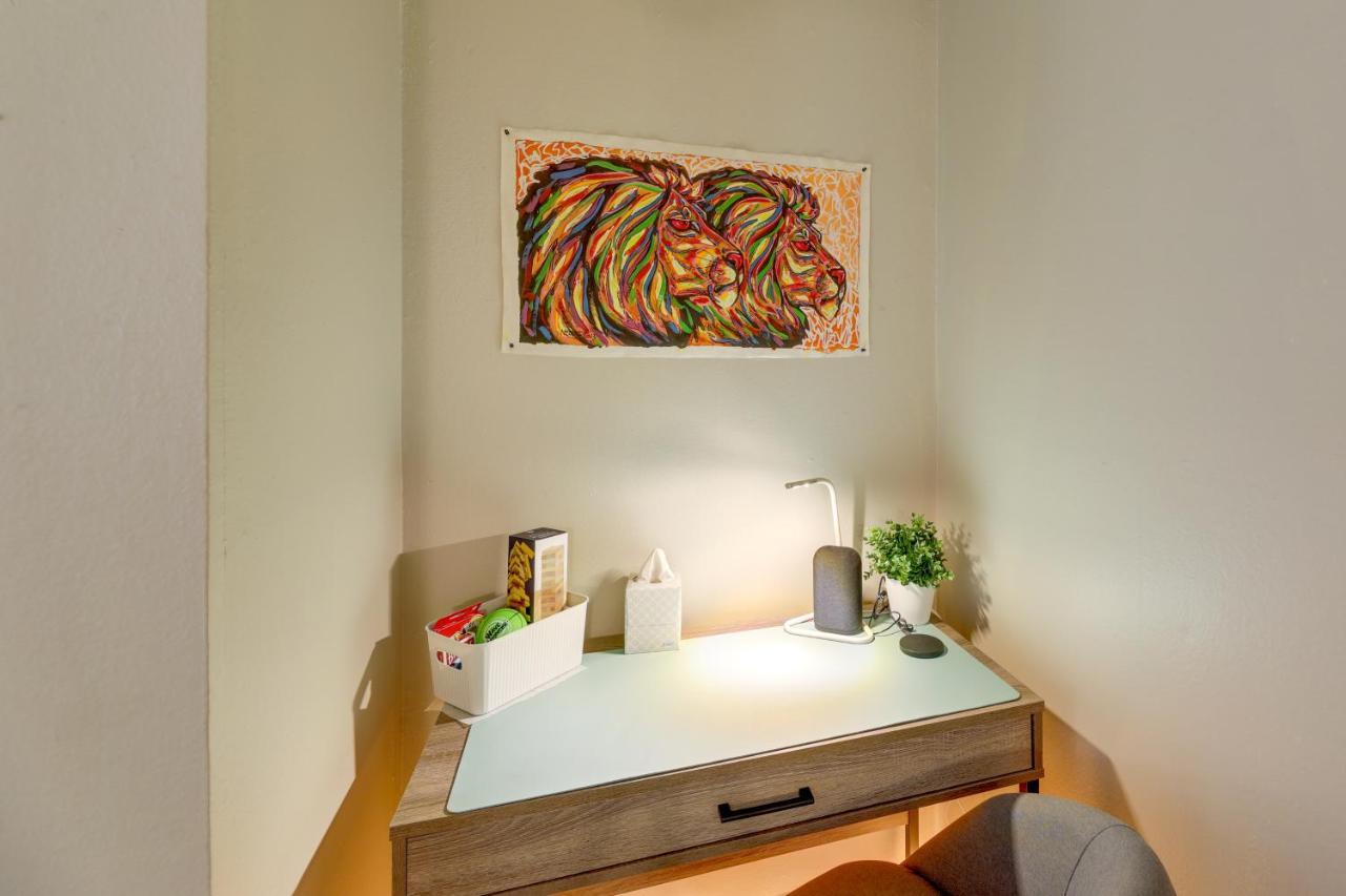 Pet-friendly With Pool, Near Downtown Apartment *
