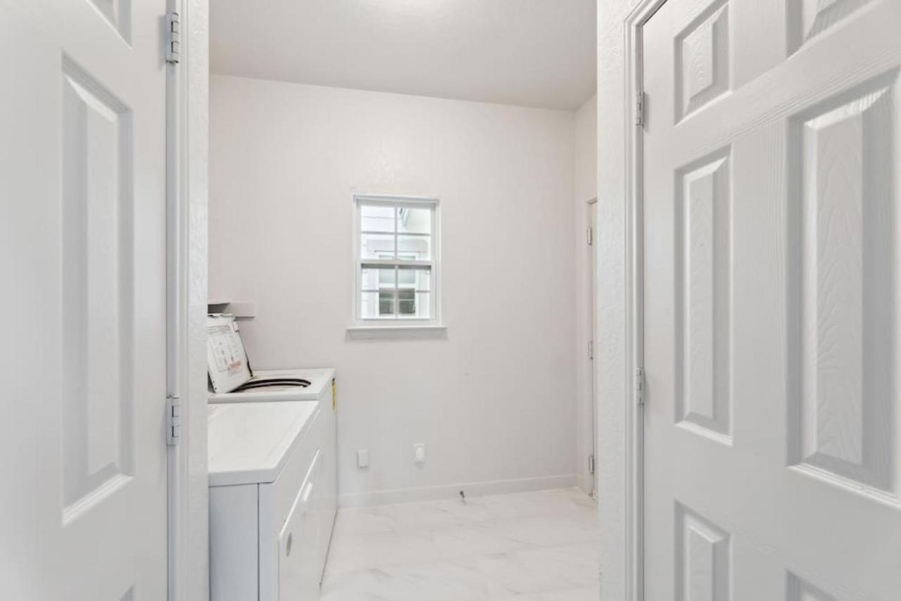 Modern East 4br Gem Holiday home Austin