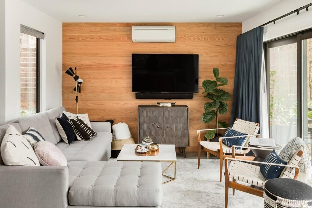 Cozy Retreat Walking Distance To Downtown Holiday home Austin