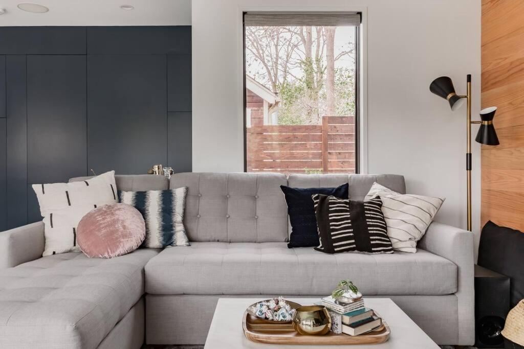 Cozy Retreat Walking Distance To Downtown Austin