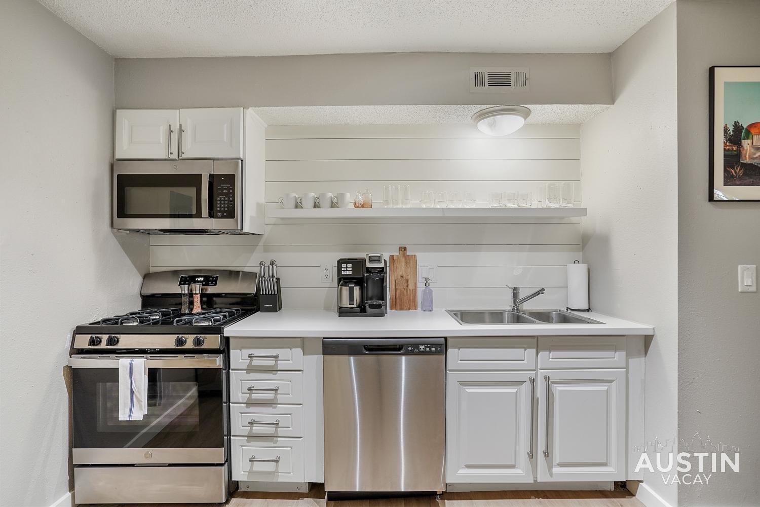 Apartment Amenity Heavy Serene In Convenient Location Austin
