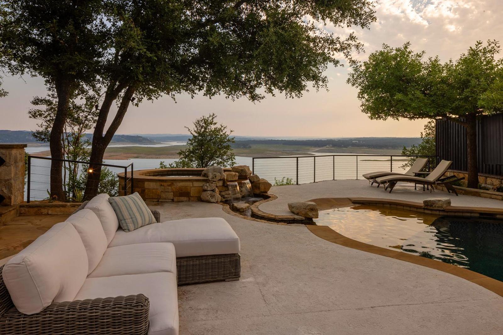 Villa Austinteton's Sunset Cliff On Travis - Private Wedding, Event, Heated Pool, Boat Dock *