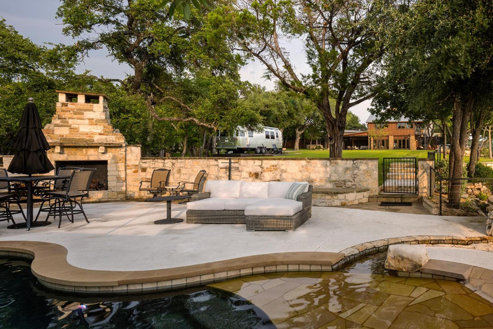 Villa Austinteton's Sunset Cliff On Travis - Private Wedding, Event, Heated Pool, Boat Dock