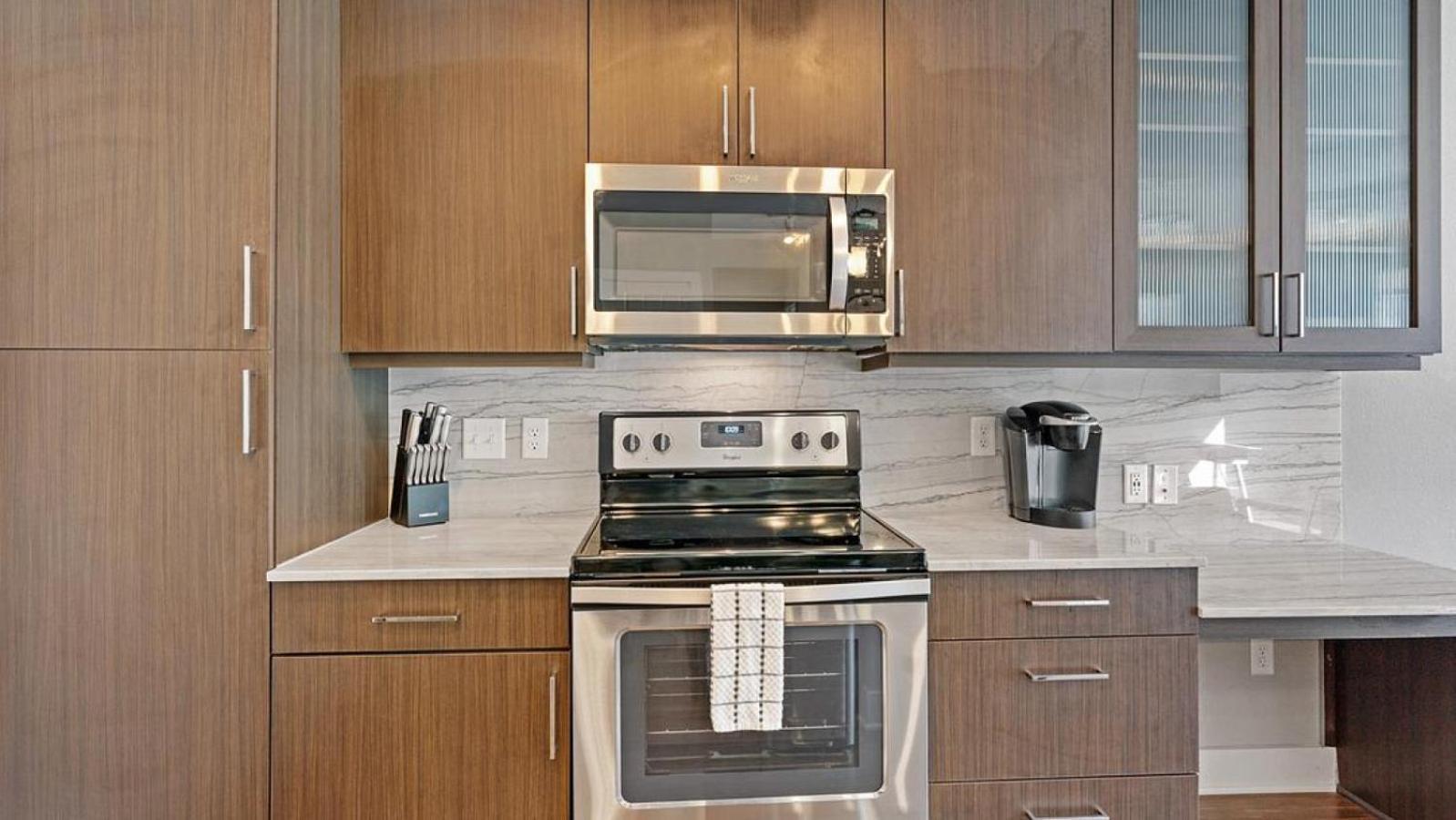 Apartment Landing Modern With Amazing Amenities
