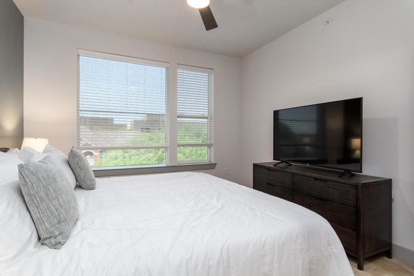 Landing - Modern With Amazing Amenities