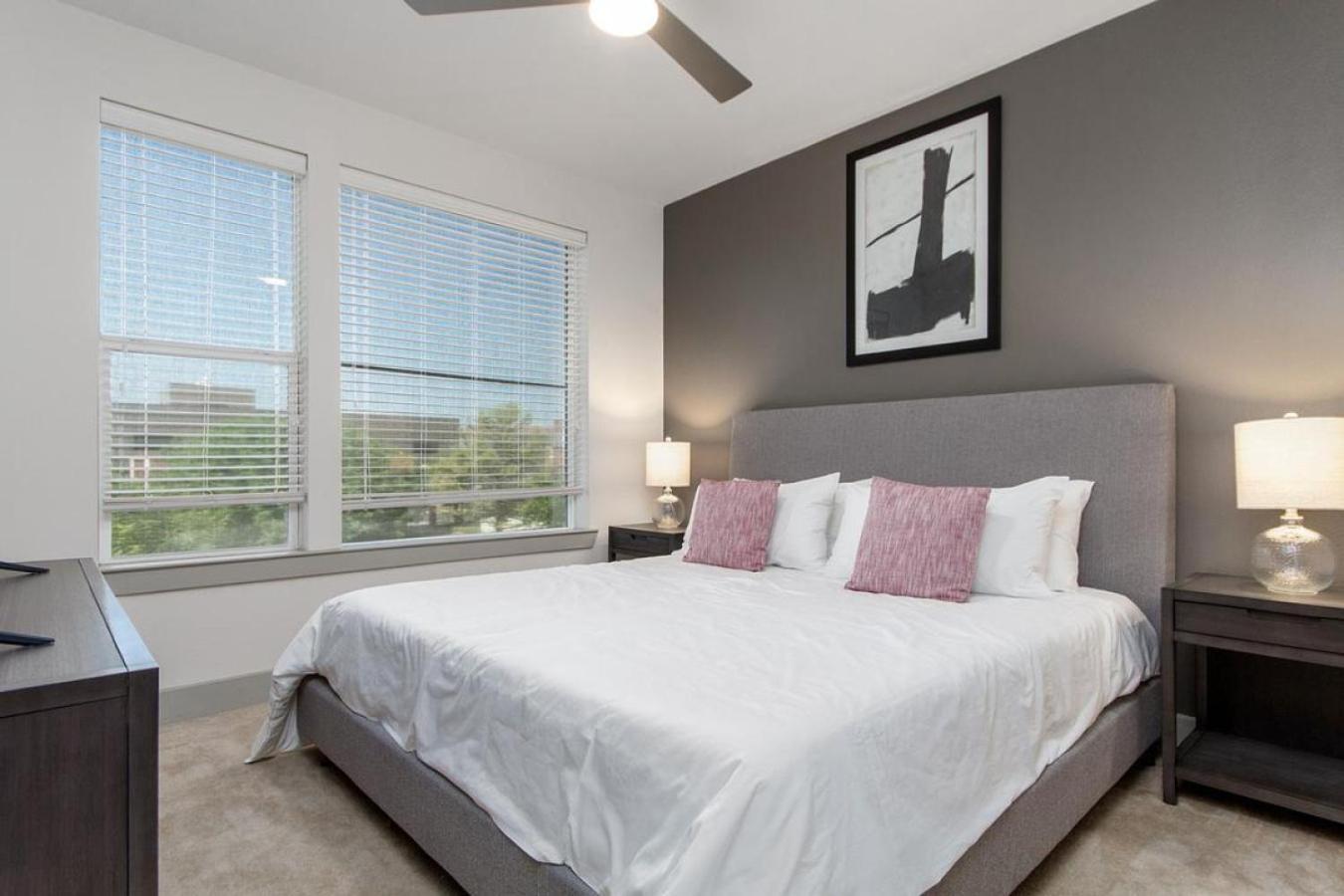 Apartment Landing - Modern With Amazing Amenities Austin