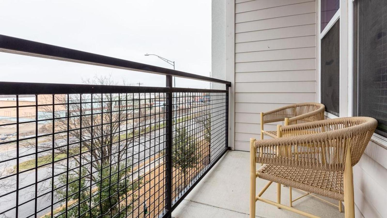 Landing - Modern With Amazing Amenities