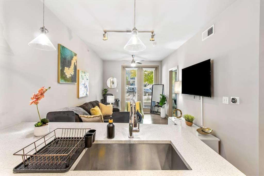 Charming 1br Oasis Kingbed Freeparking Wi-fi Apartment *