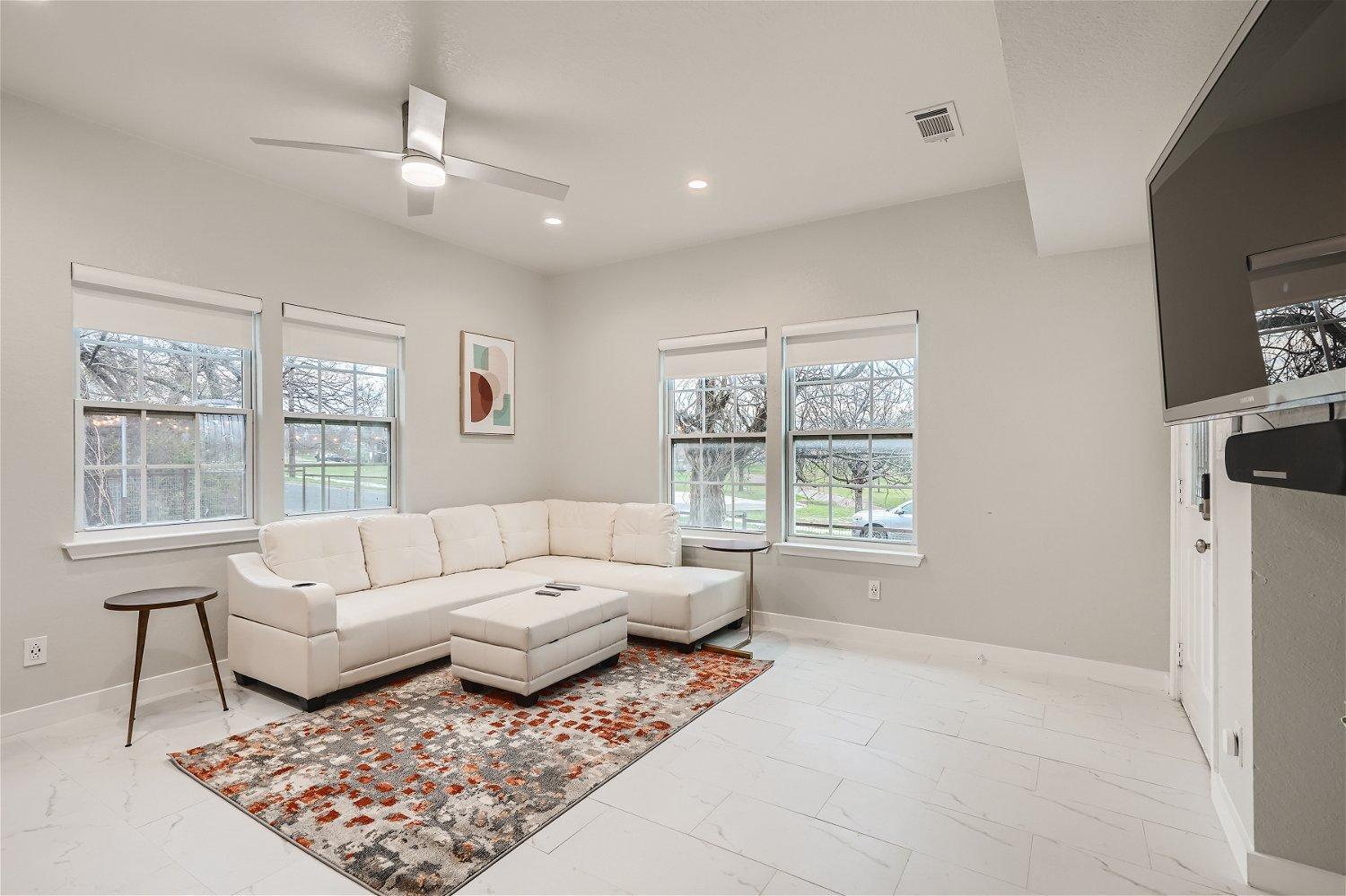 Chic 8br Retreat East For Large Groups
