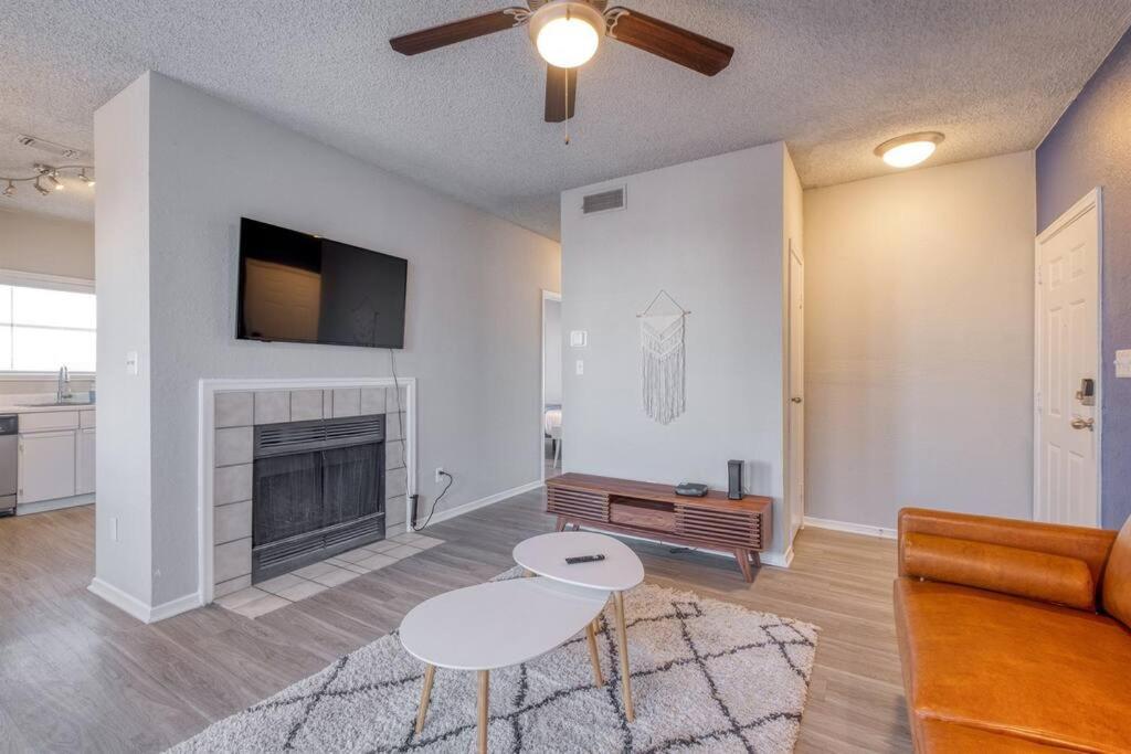 Cozy 2bd Texas Apartment *
