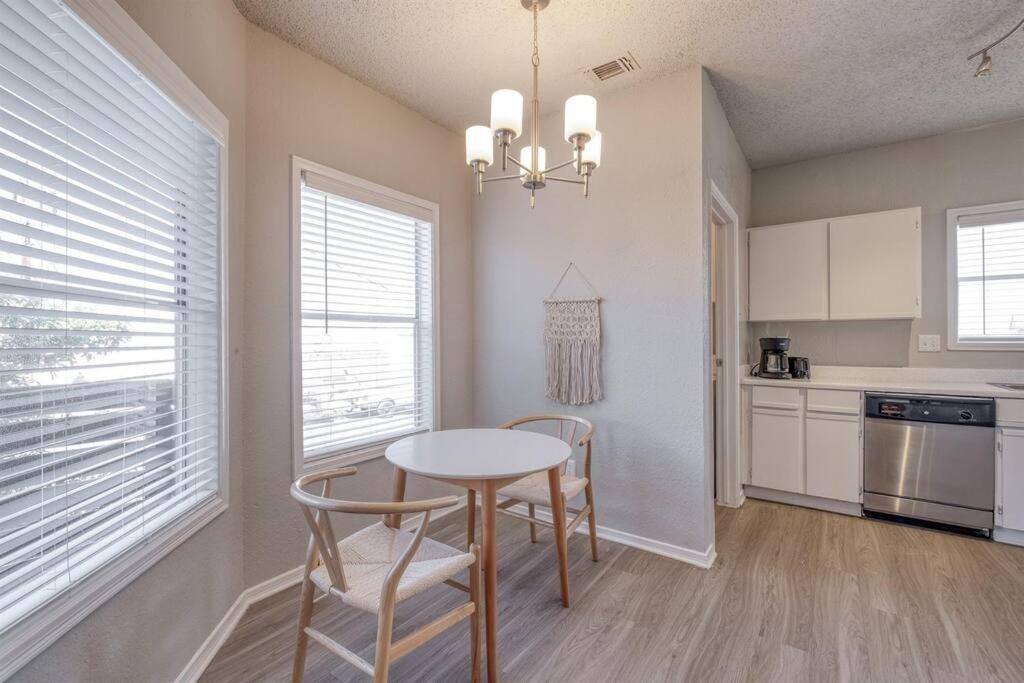 Cozy 2bd Texas * Austin