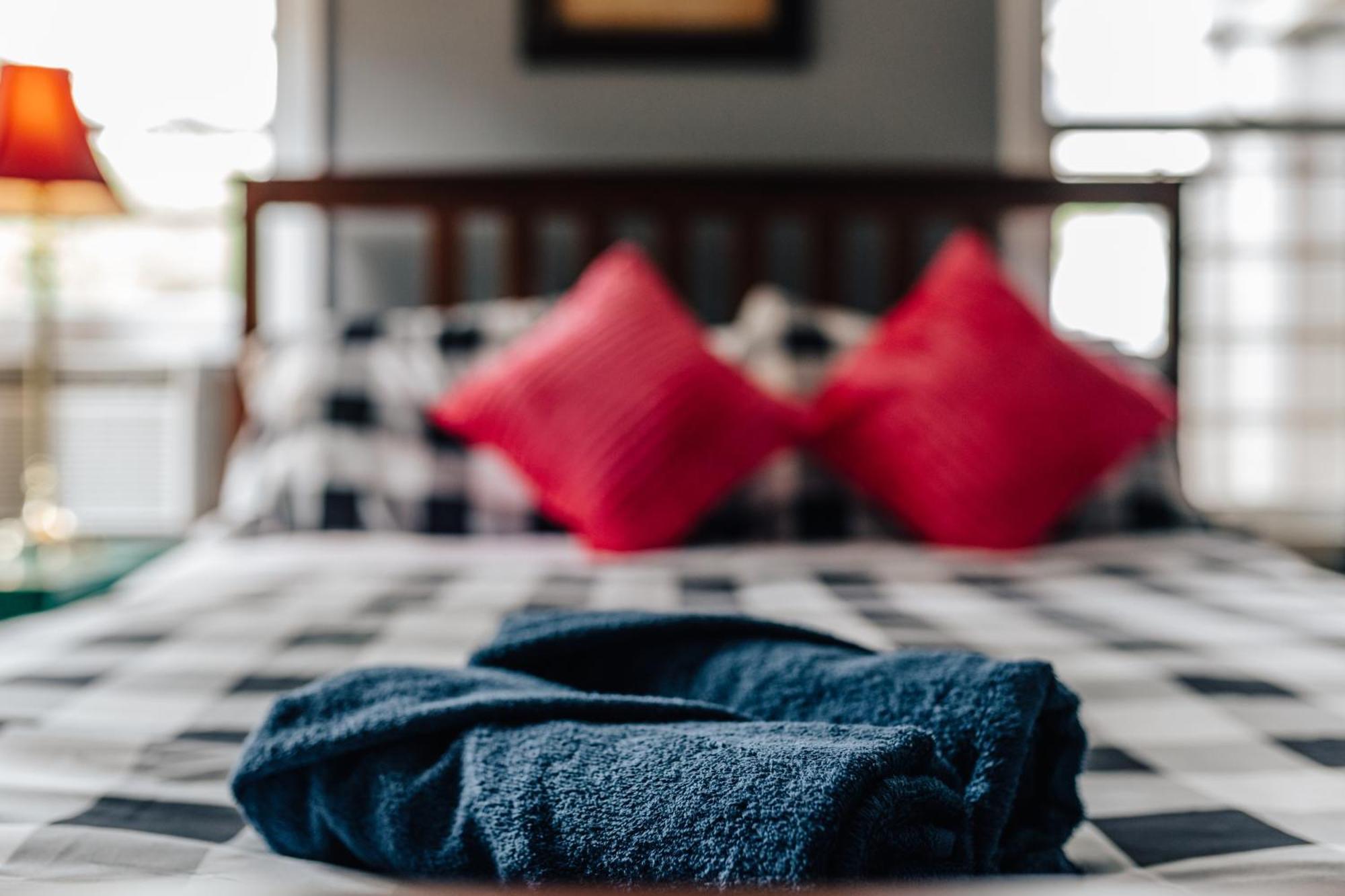 Holiday home Group Retreat At Charming Twin Treehouses Near Ut Campus *