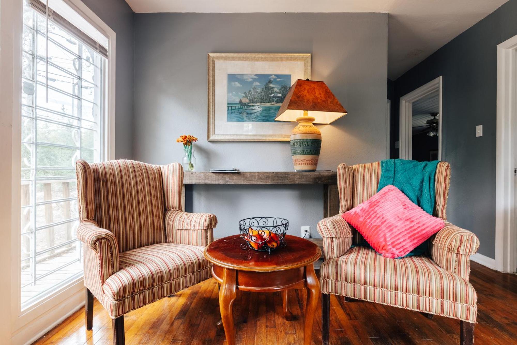 Group Retreat At Charming Twin Treehouses Near Ut Campus Holiday home
