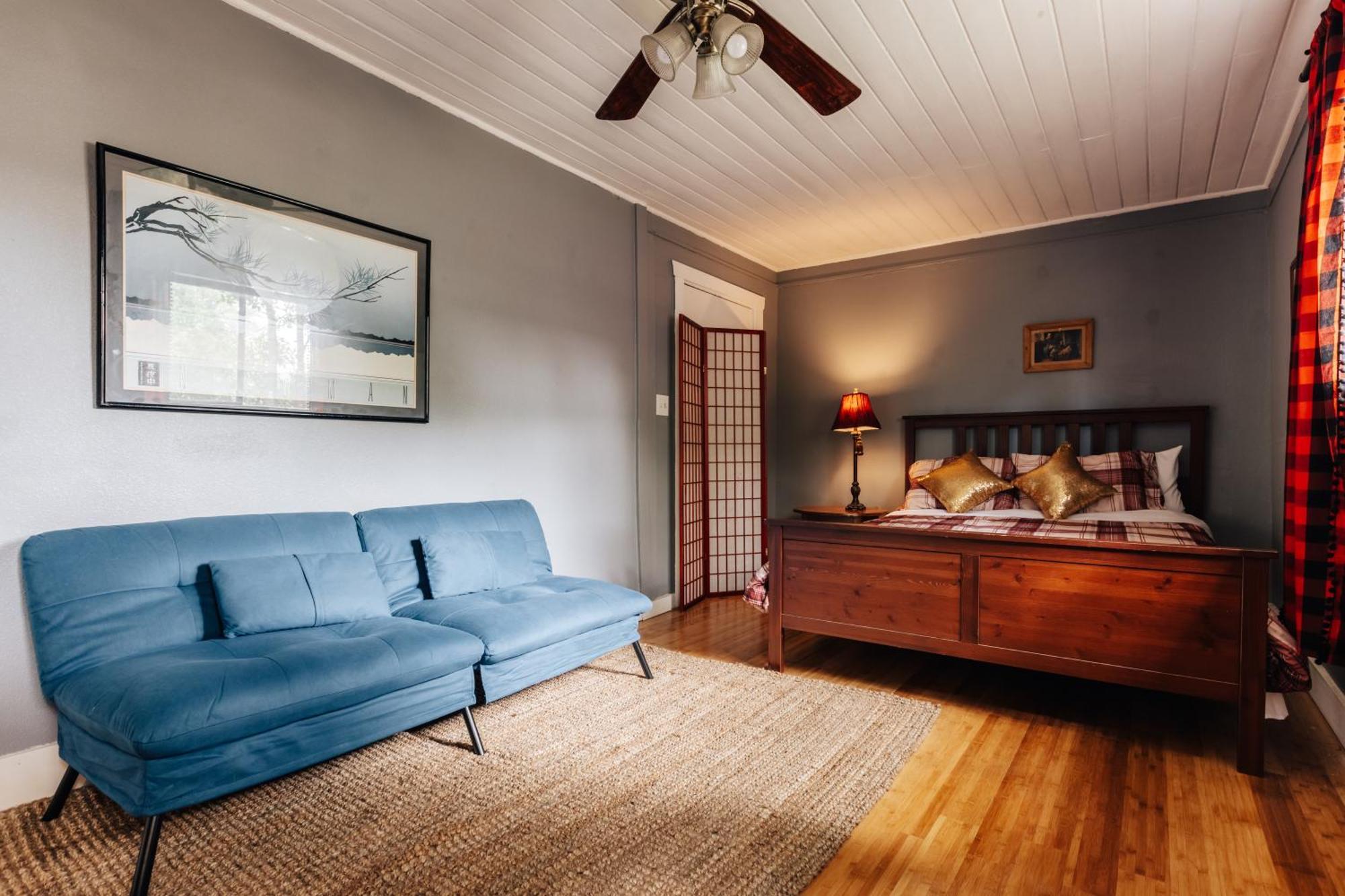 Group Retreat At Charming Twin Treehouses Near Ut Campus Holiday home
