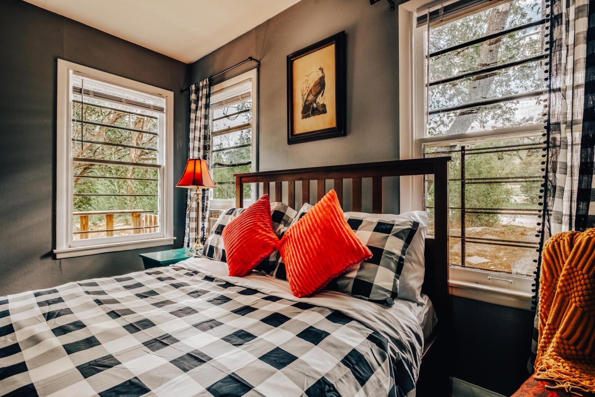 Group Retreat At Charming Twin Treehouses Near Ut Campus Holiday home Austin