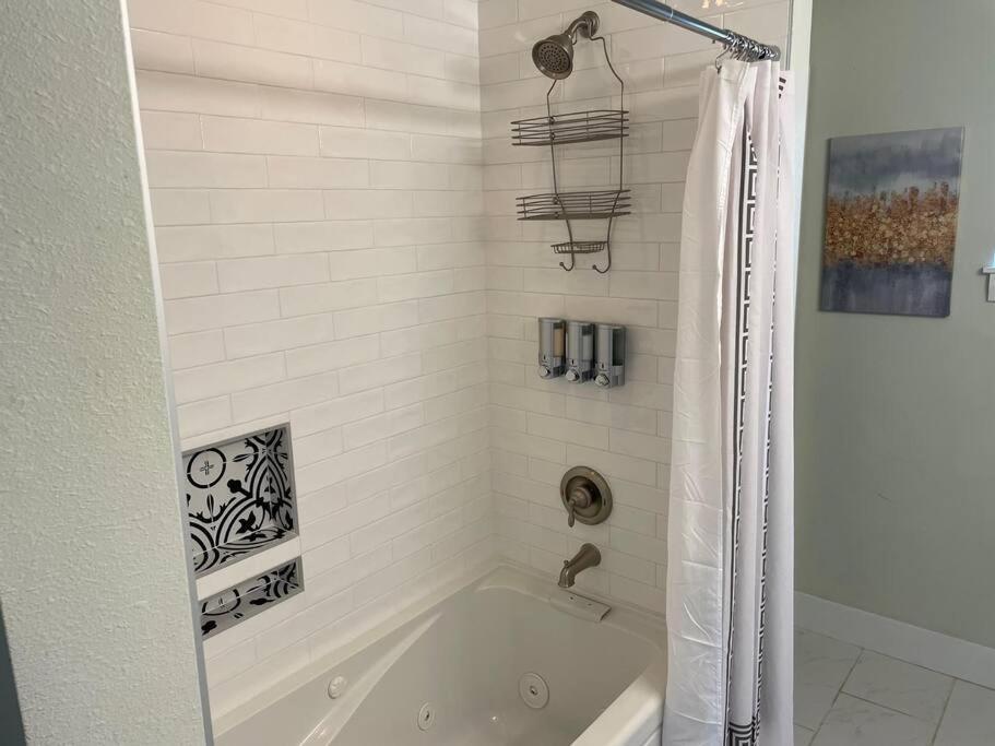 Brentwood De Maria -cowboy Pool & Dog Friendly