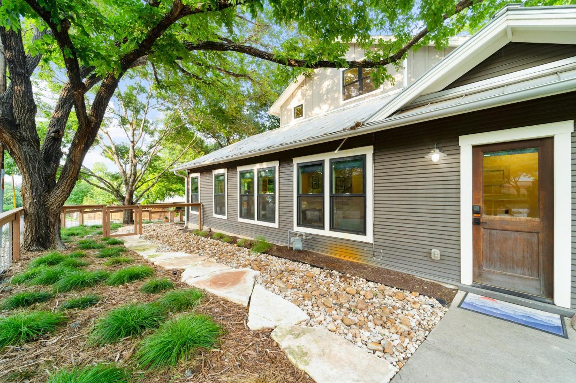 Holiday home Unique Hideaway 3br 2ba Oak Shaded Austin