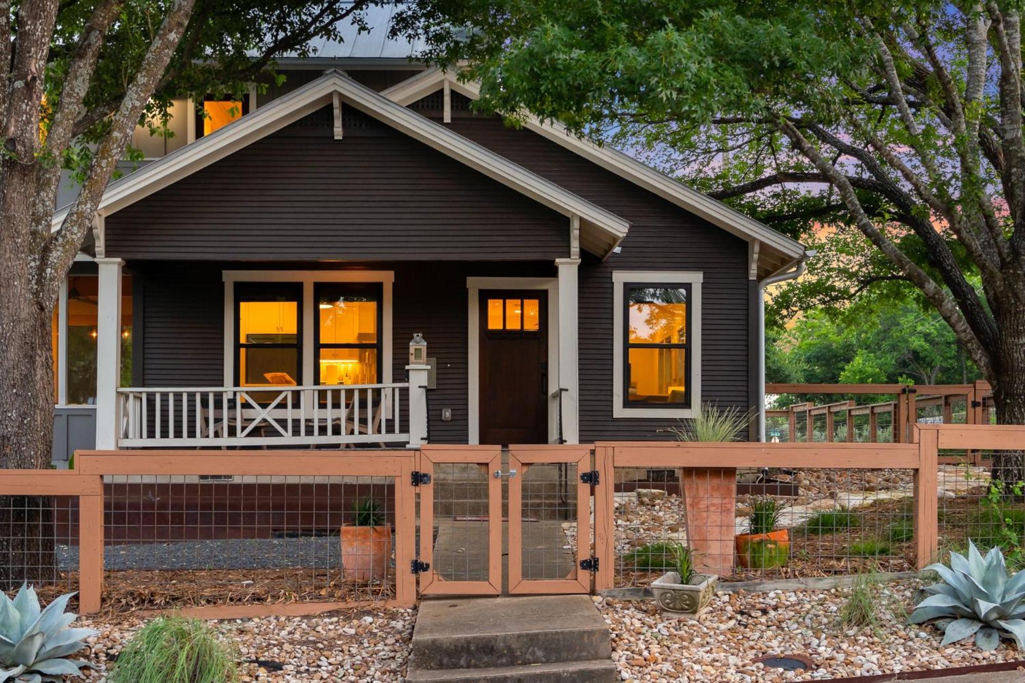 Holiday home Unique Hideaway 3br 2ba Oak Shaded Austin