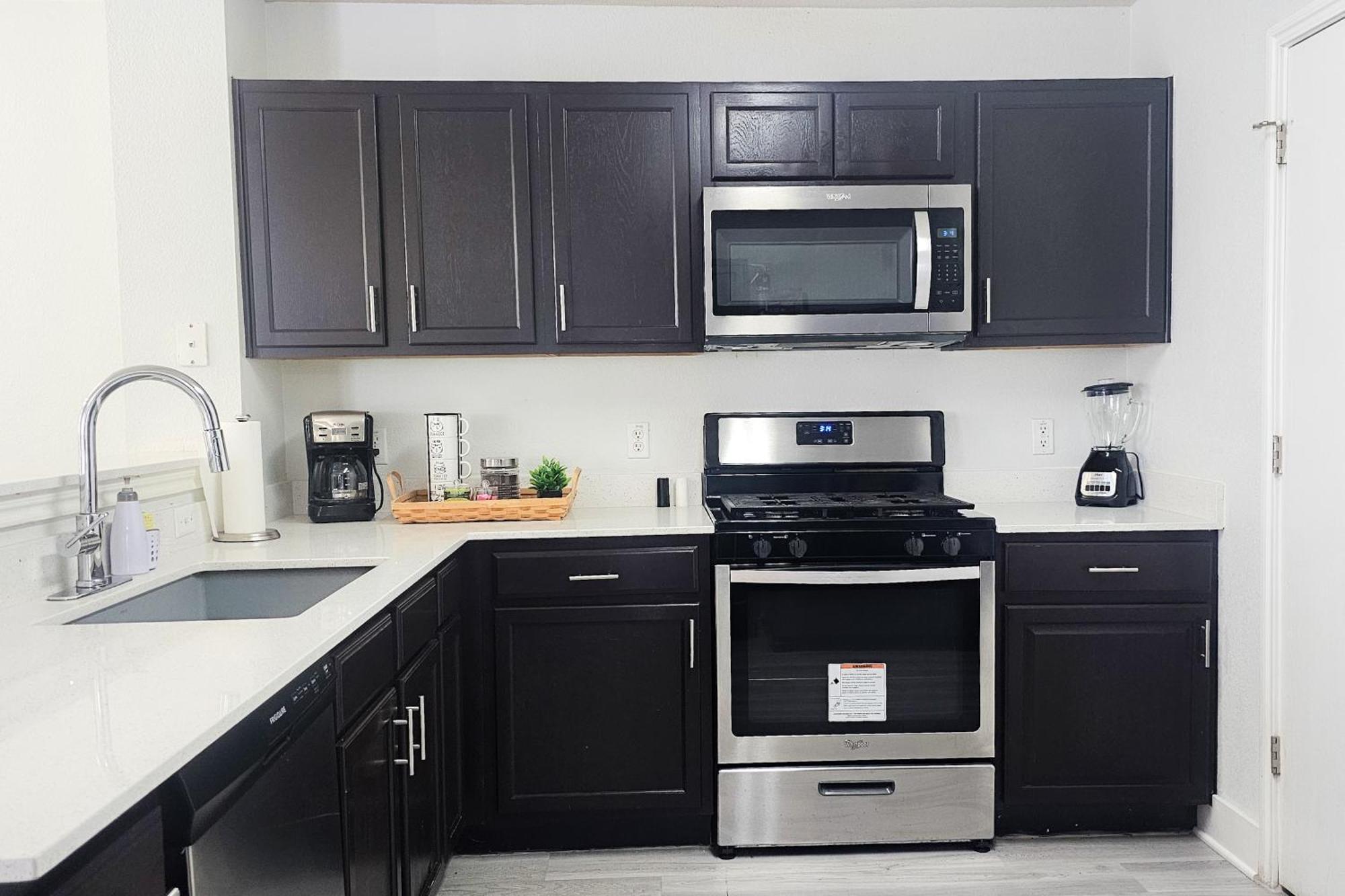 Holiday home Cozy Near Downtown And Airport *