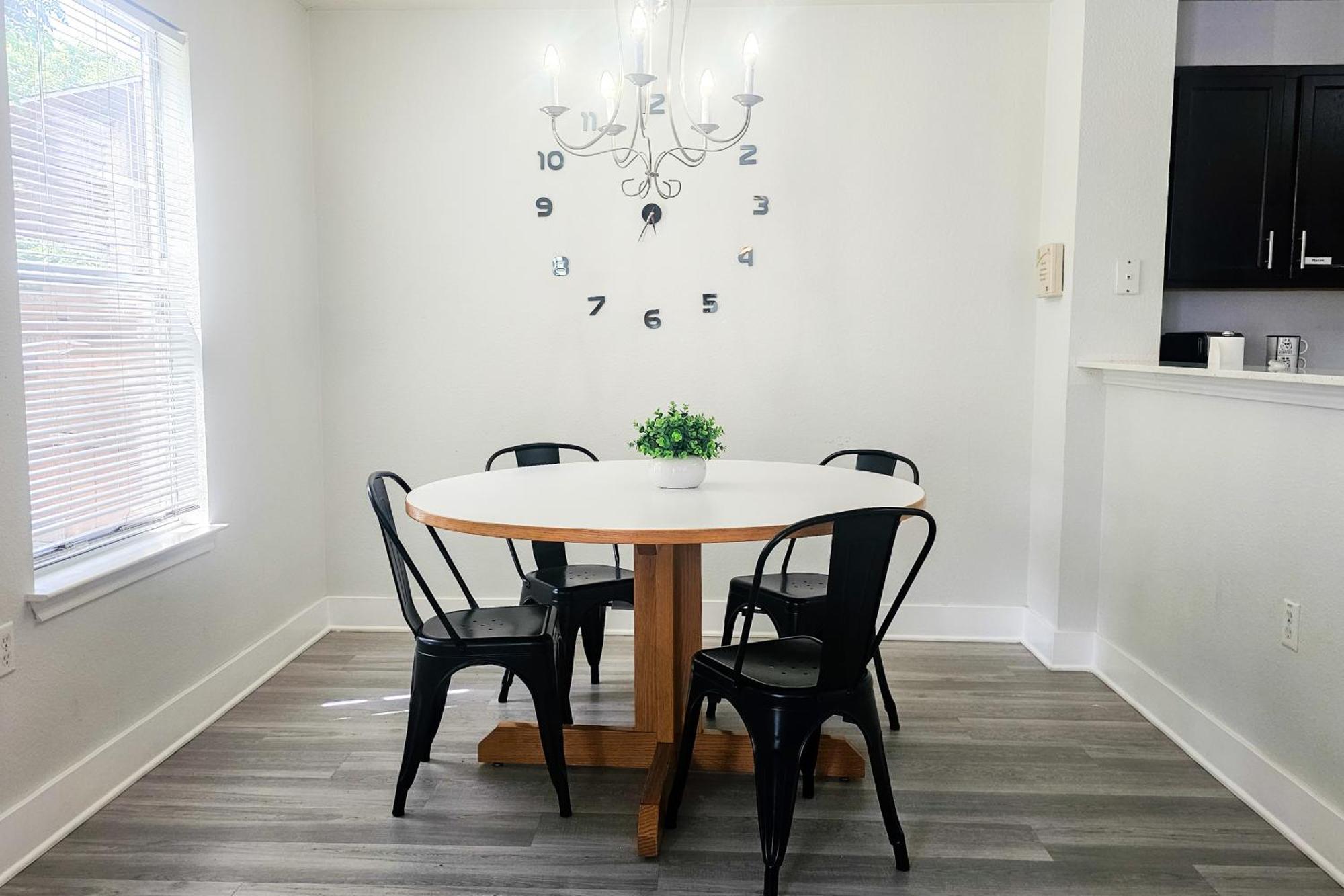 Cozy Near Downtown And Airport