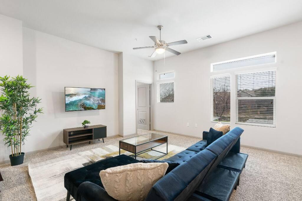 Spacious Lux 2br 2b Unit In With Pool! Apartment *